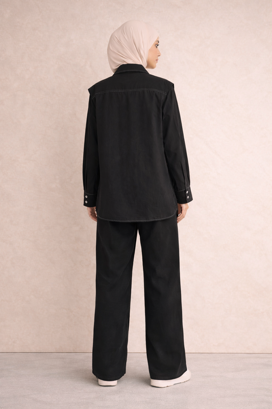 Zweiteilges Set mit verdeckter Knopfleiste und Ziernähte - Schwarz
