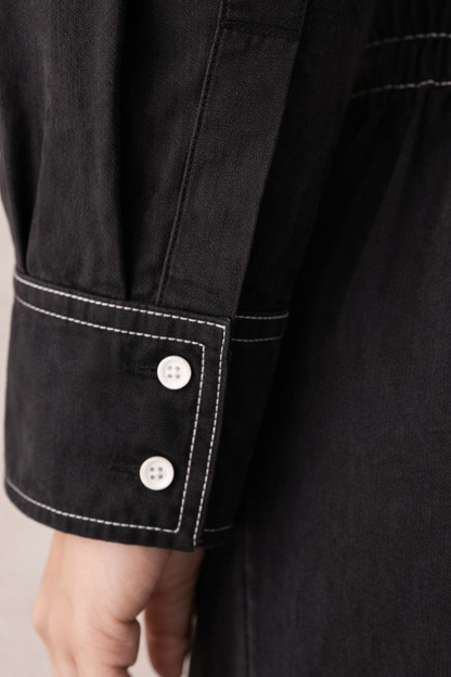 Zweiteilges Set mit verdeckter Knopfleiste und Ziernähte - Schwarz