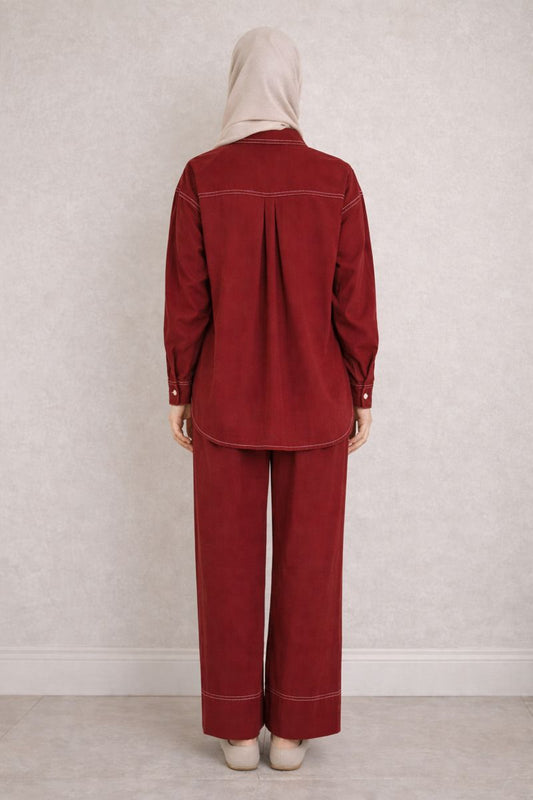 Zweiteiliges Set mit Ziernähte - Rot