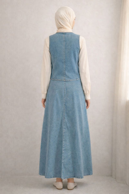 Zweiteiliges Jeans-Set aus Gilet und Rock