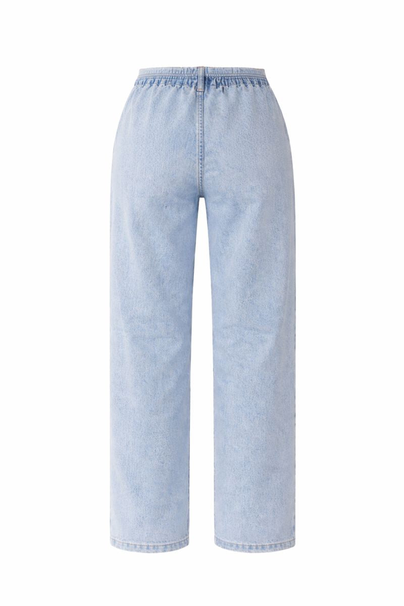 Jeans mit elastischem Bund und Gürtel