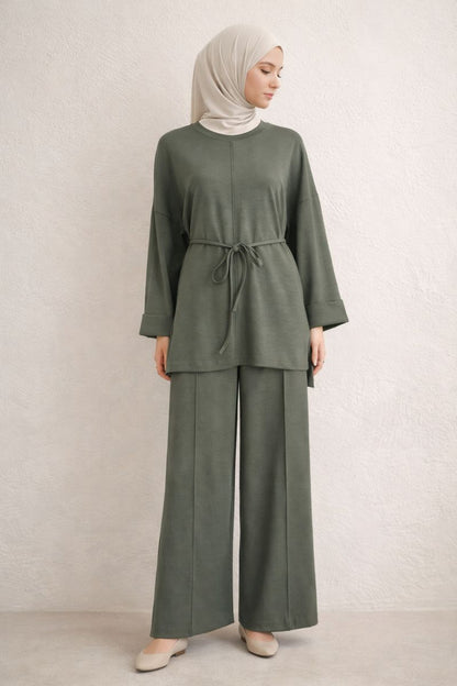 Zweiteiliges Set mit Gürtel - Grün