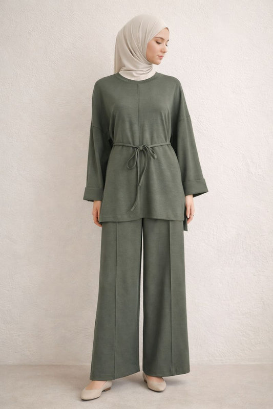 Zweiteiliges Set mit Gürtel - Grün