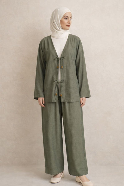 Zweiteiliges Set mit Tie-Front-Top und Zierperlen - Khaki