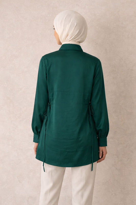 Satinbluse mit seitlichen Schleifen