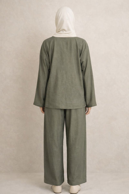 Zweiteiliges Set mit Tie-Front-Top und Zierperlen - Khaki