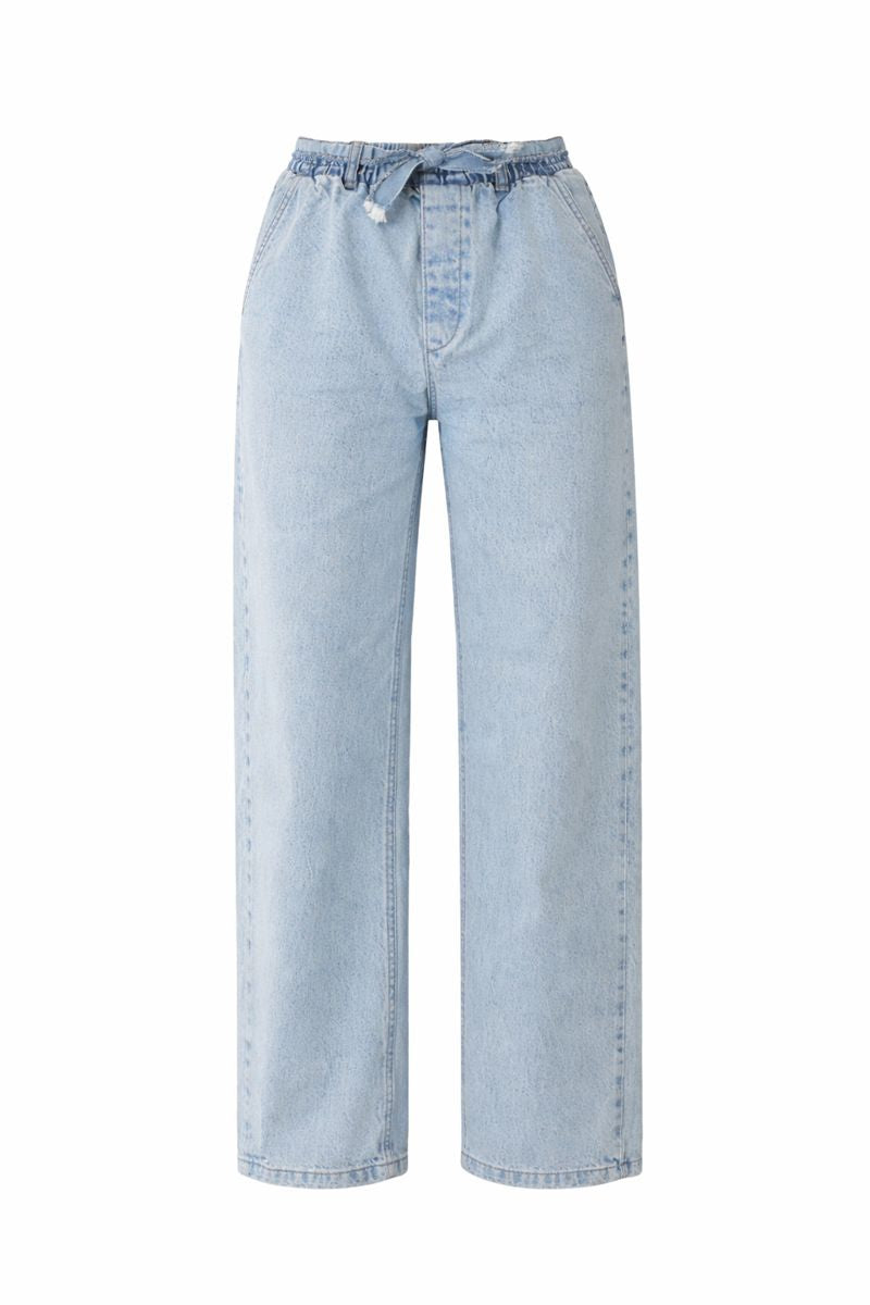 Jeans mit elastischem Bund und Gürtel