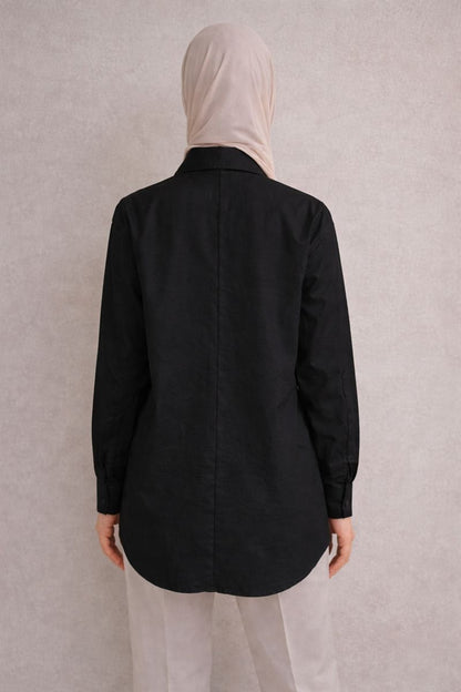 Bluse mit Steindetail am Kragen - Schwarz