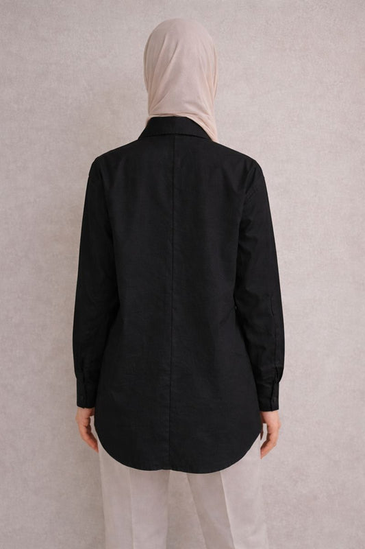 Bluse mit Steindetail am Kragen - Schwarz