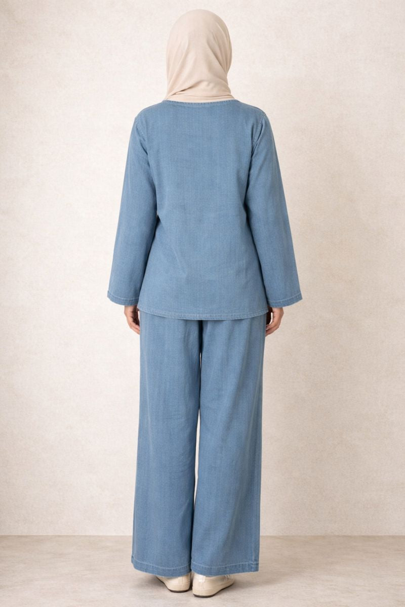 Zweiteiliger Jeans-Anzug mit seitlichem Tie-Front - Hellblau