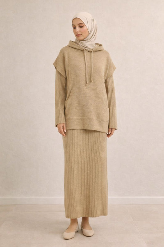 Zweiteiliges Strickset aus Kleid und Kapuzenpullover - Beige