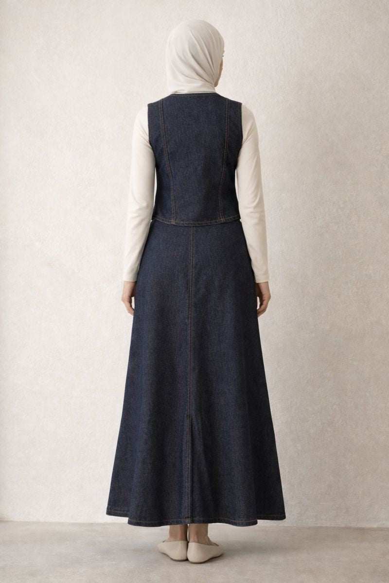 Zweiteiliges Jeans-Set aus asymmetrischem Gilet und Rock