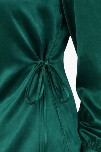 Satinbluse mit seitlichen Schleifen