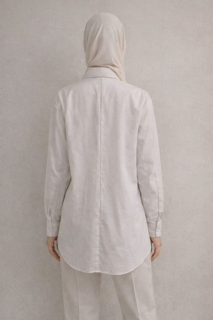 Bluse mit Steindetail am Kragen - Weiß