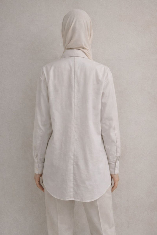 Bluse mit Steindetail am Kragen - Weiß