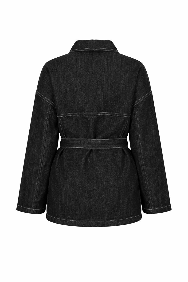 Zweiteiliger Jeans-Anzug mit Ziernähte und Gürtel