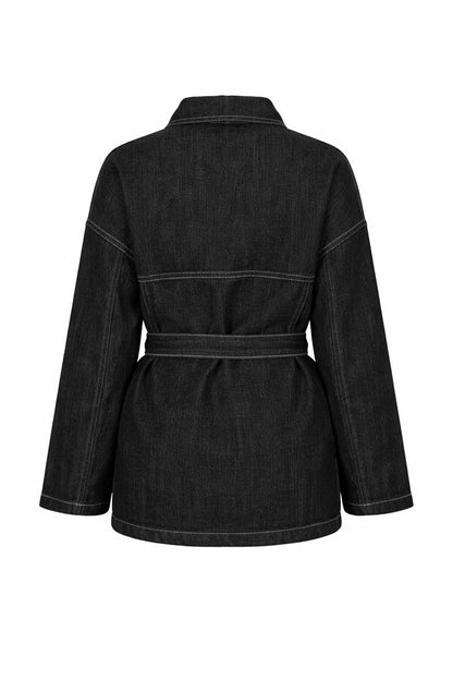 Zweiteiliger Jeans-Anzug mit Ziernähte und Gürtel