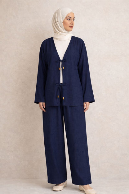 Zweiteiliges Set mit Tie-Front-Top und Zierperlen - Marineblau