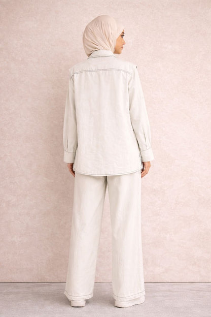 Zweiteilges Set mit verdeckter Knopfleiste und Ziernähte - Weiß