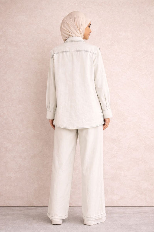 Zweiteilges Set mit verdeckter Knopfleiste und Ziernähte - Weiß