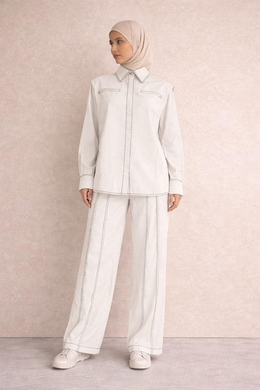 Zweiteilges Set mit verdeckter Knopfleiste und Ziernähte - Weiß