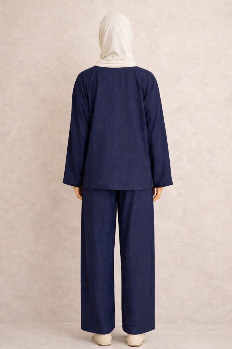 Zweiteiliges Set mit Tie-Front-Top und Zierperlen - Marineblau