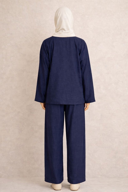 Zweiteiliges Set mit Tie-Front-Top und Zierperlen - Marineblau