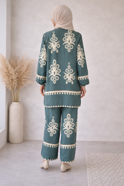 Zweiteiliges Viskoseset mit stilvollem Muster